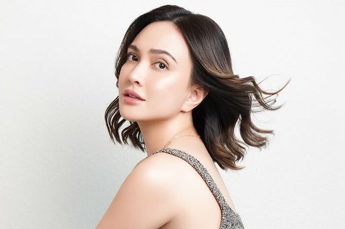 Potret Elegan Shandy Aulia Kenakan Kalung Mutiara dan Tas Hermes Setengah Miliar